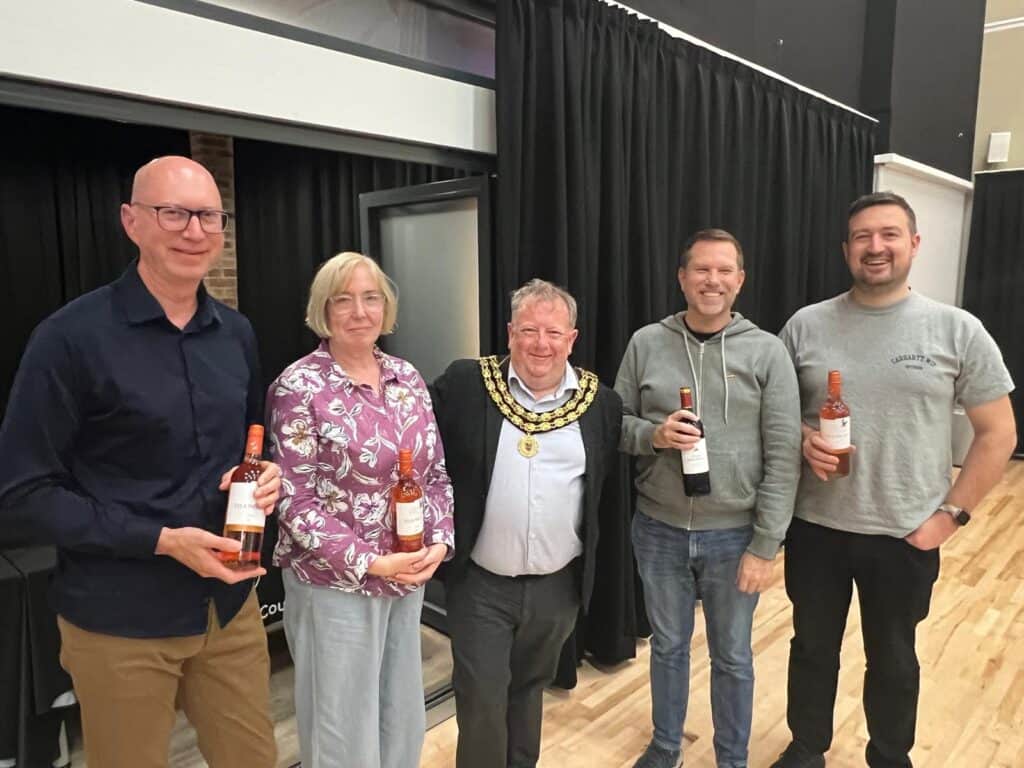 group of people with mayor - the winning quiz team