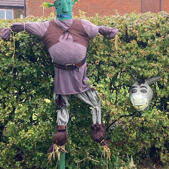 scarecrow of shrek and donkey